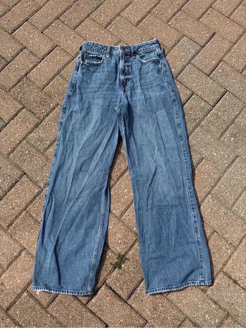 Hollister Ultra High-Rise Baggy Jeans Size 4R (waist 27)